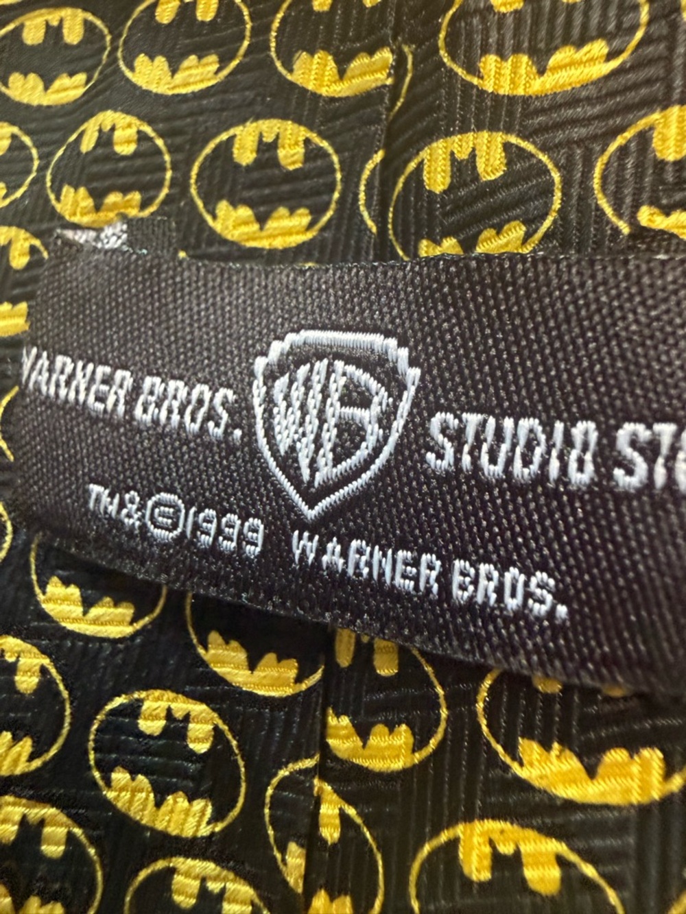 Vintage Warner Brothers Store Exclusive 100% silk BATMAN Logo Necktie - Picture 4 of 6